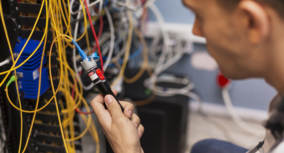 Instalación de Redes, Puntos de Acceso y Fibra Óptica